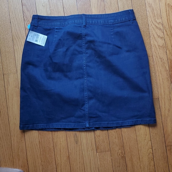 Jean button up skirt - Picture 2 of 3